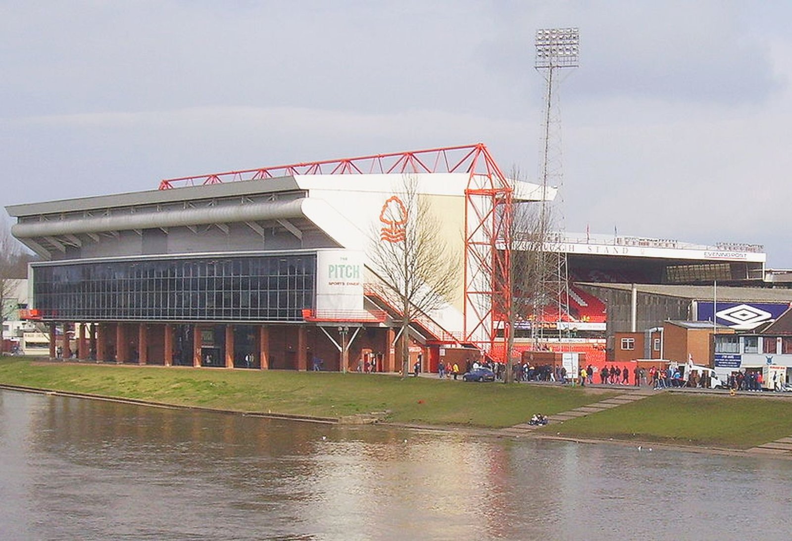 Madueke's goal gives Arsenal a 1-0 win at Forest; Manchester United held 1-1 at Leeds
